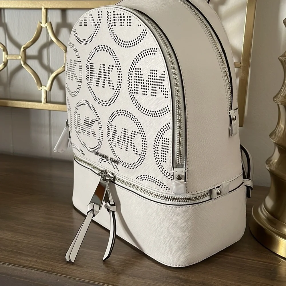 Micheal kors backpack 💥💥